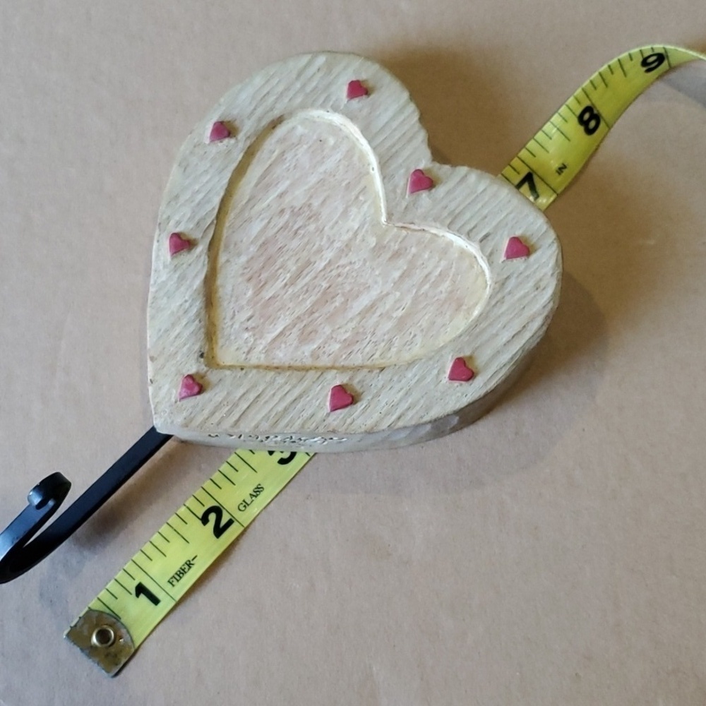 Valentine Carved resin heart hanger 4.25 X 6.5 - Picture 6 of 7
